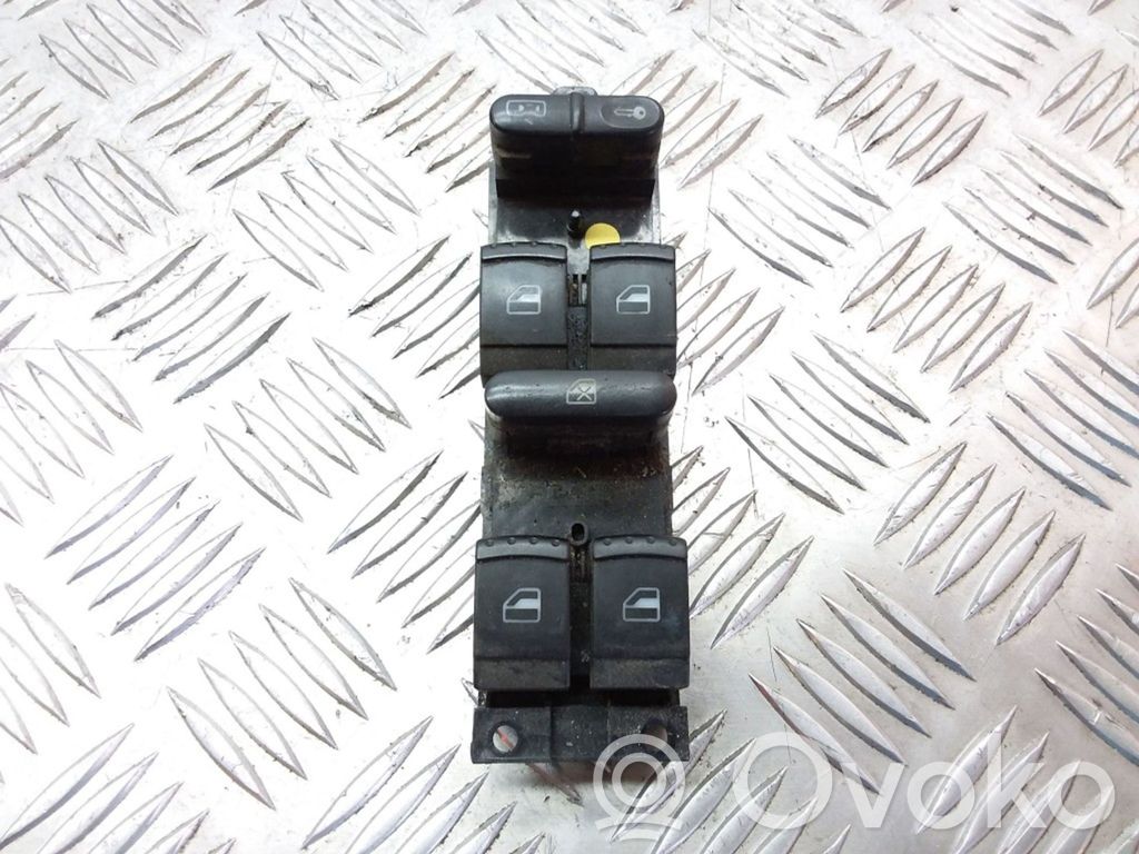 Volkswagen PASSAT B5 Electric window control switch 