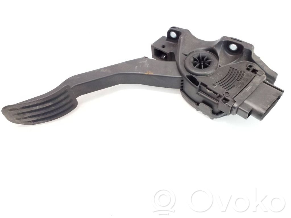 Volvo V60 Accelerator throttle pedal 