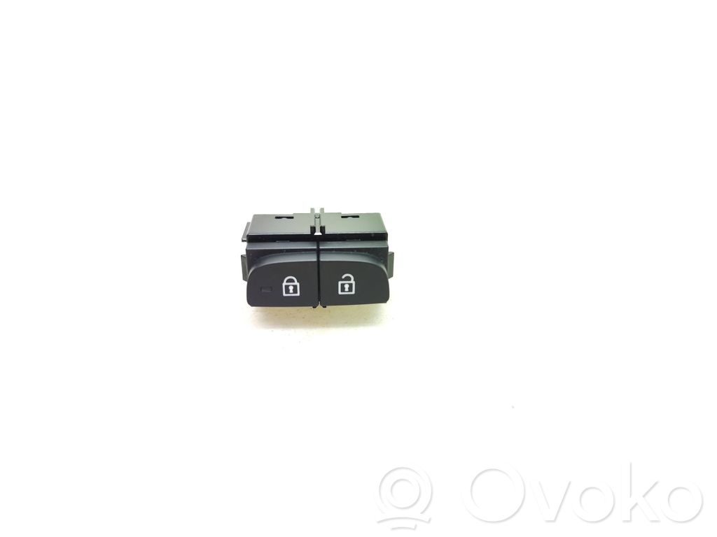 Volvo XC40 Central locking switch button 