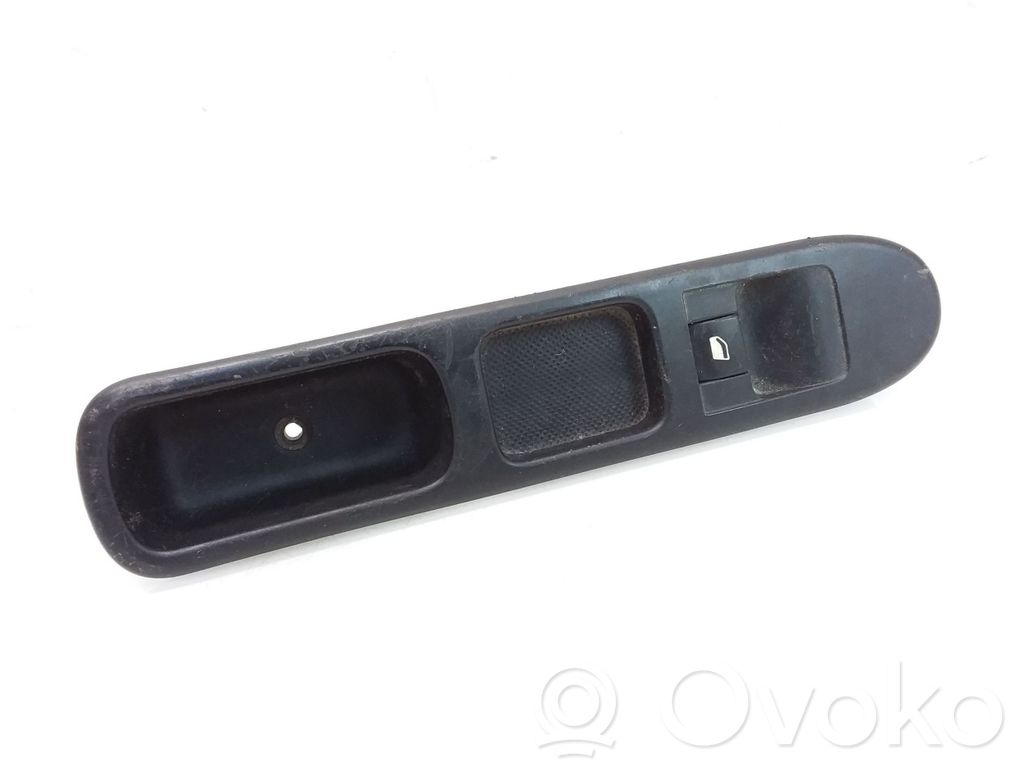 Peugeot 307 Electric window control switch 