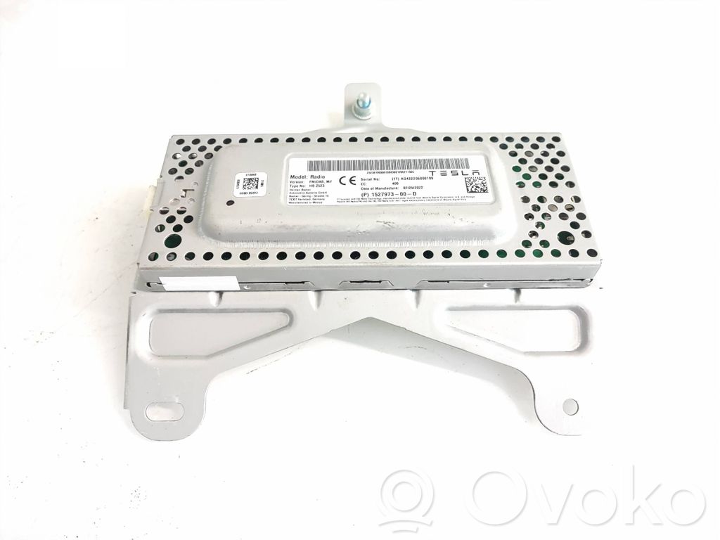 Tesla Model Y Aerial antenna amplifier 