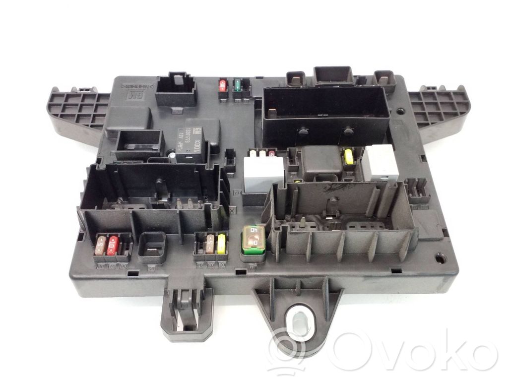 Opel Zafira C Fuse module 