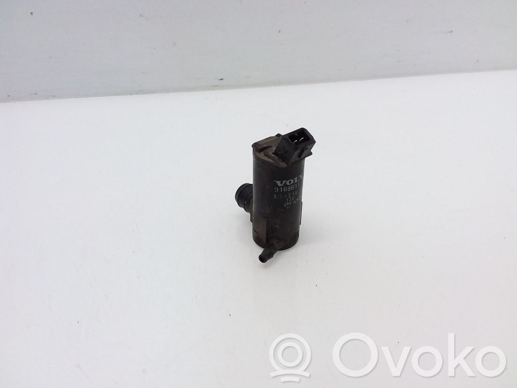 Volvo V70 Windscreen/windshield washer pump 