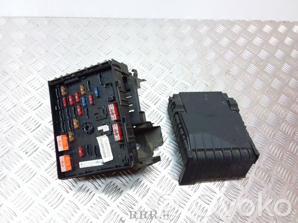 Volkswagen PASSAT B6 Fuse module 