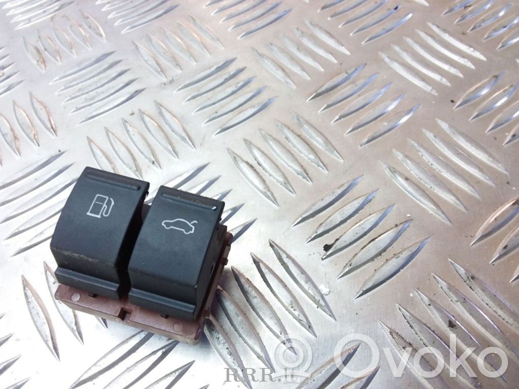 Volkswagen PASSAT B6 Tailgate/boot open switch button 