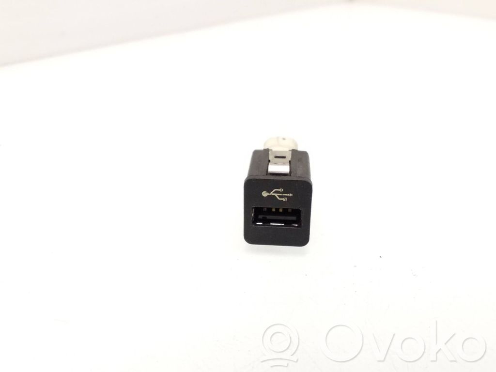 BMW 5 F10 F11 USB jungtis 
