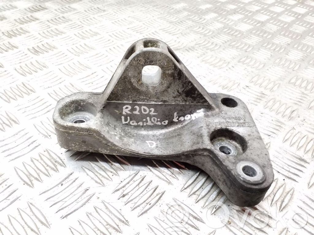 Volkswagen Transporter - Caravelle T5 Engine mounting bracket 