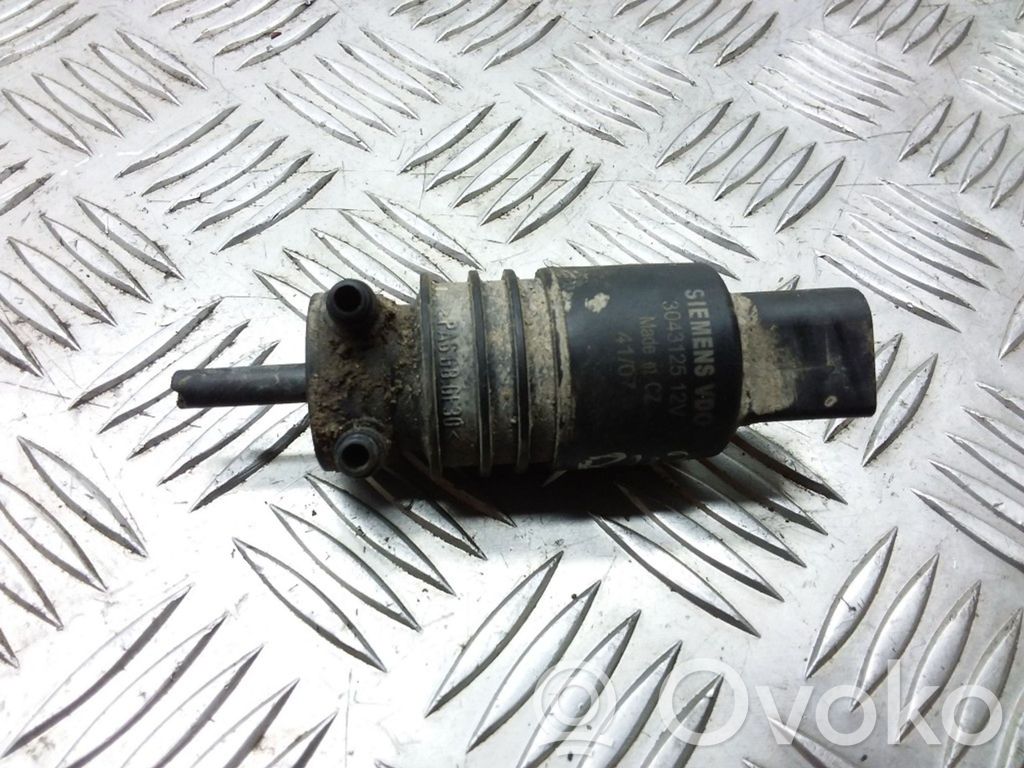 Mitsubishi Outlander Windscreen/windshield washer pump 