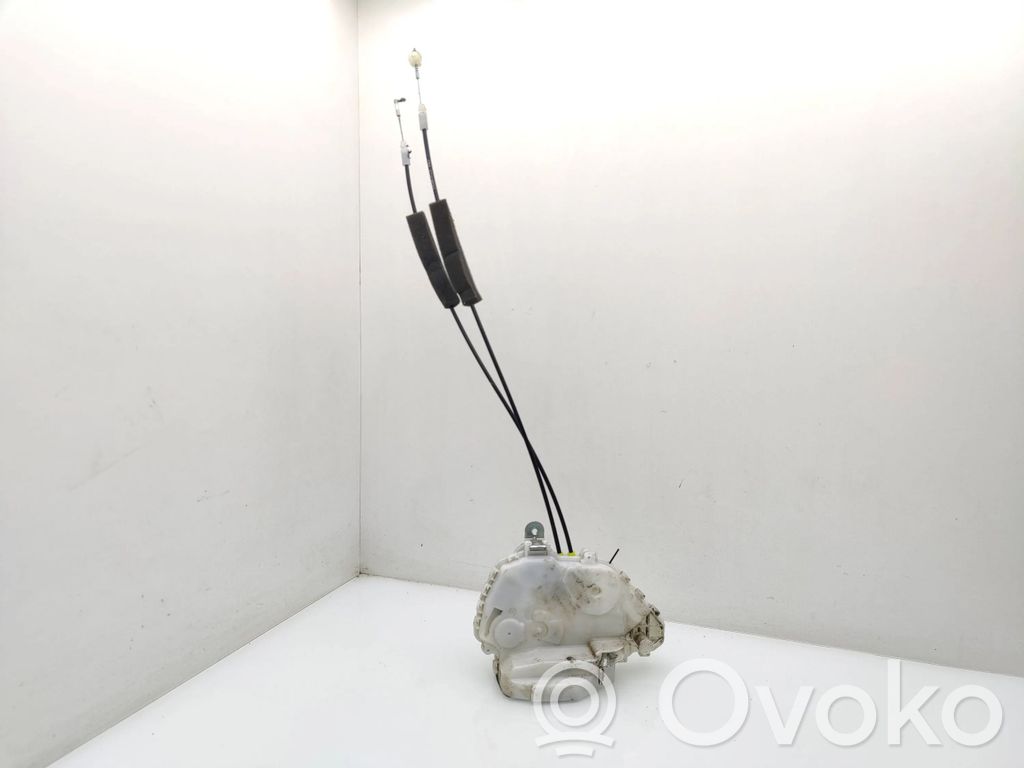 Honda CR-V Priekšpusē slēdzene 