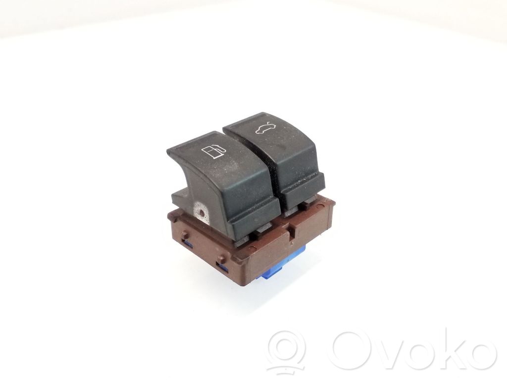 Volkswagen PASSAT B6 Fuel tank opening switch 