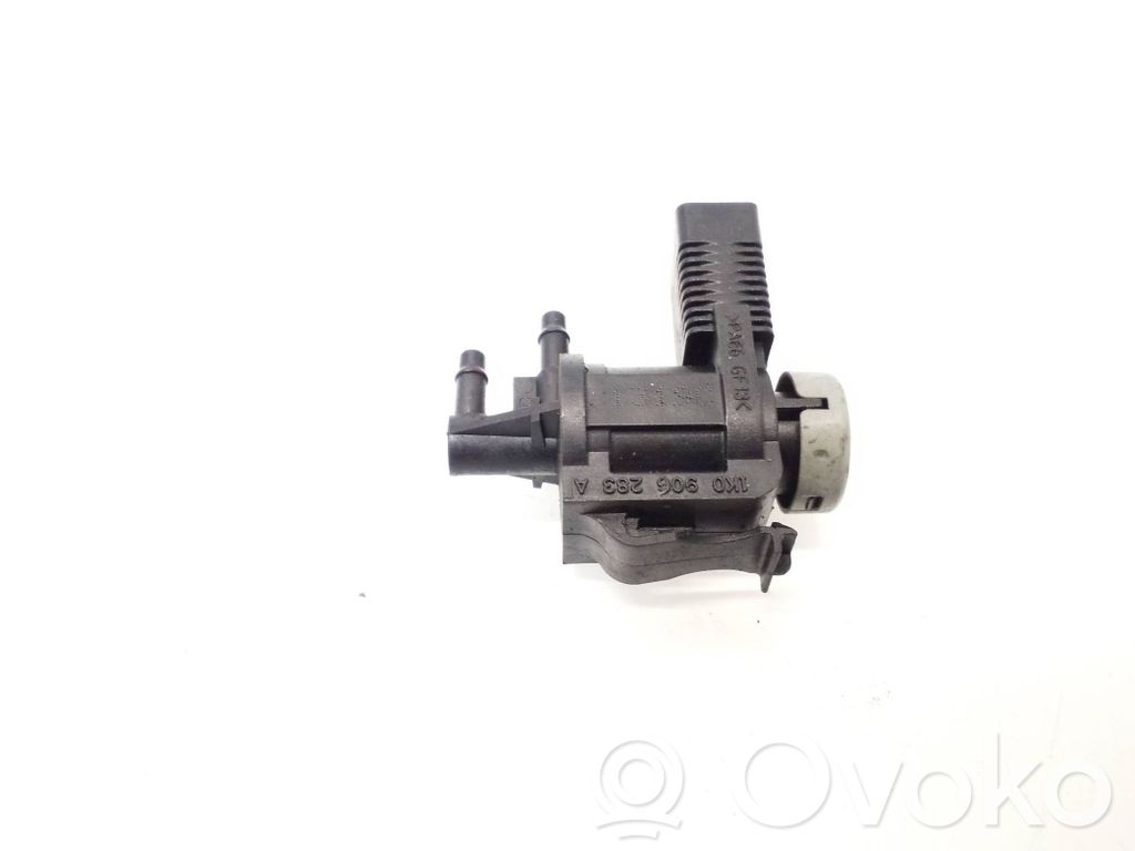 Audi A5 8T 8F Turboahtimen magneettiventtiili 