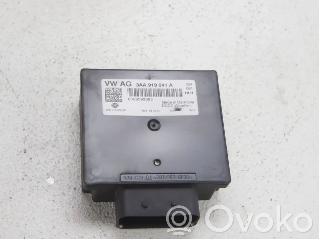 Volkswagen Tiguan Voltage converter/converter module 