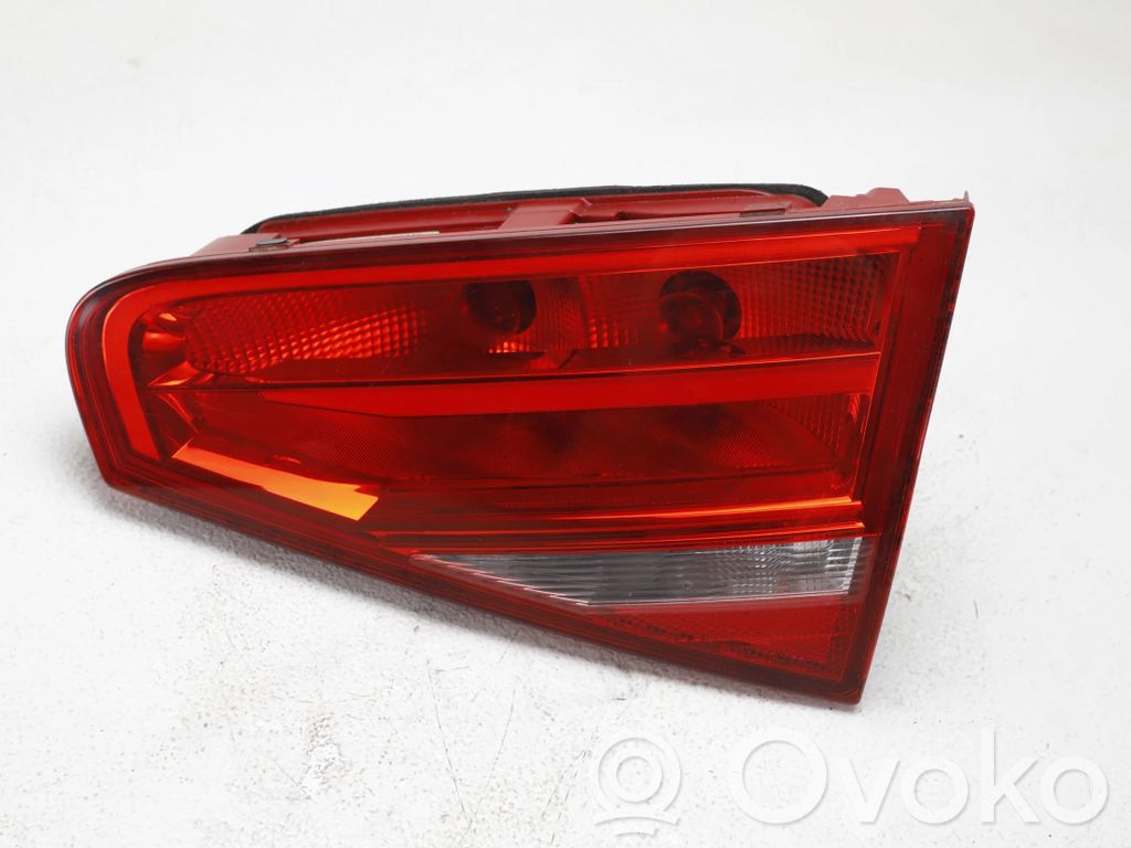 Lampy tylnej klapy bagażnika   8K5945094