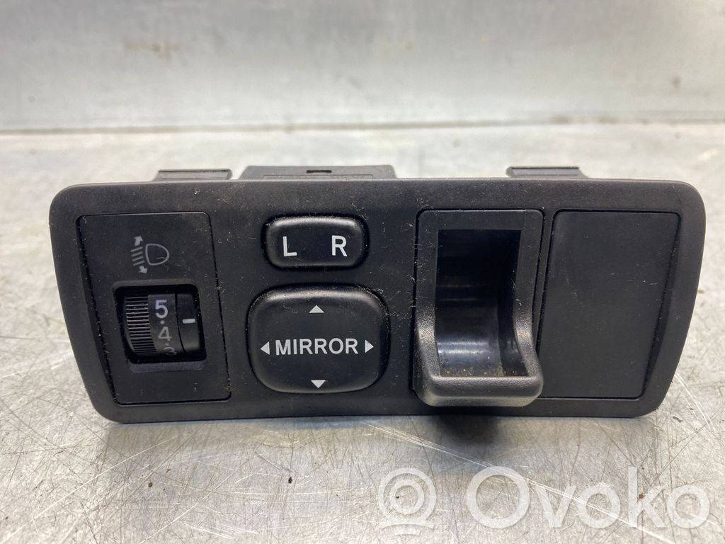 Toyota Corolla Verso E121 Wing mirror switch 