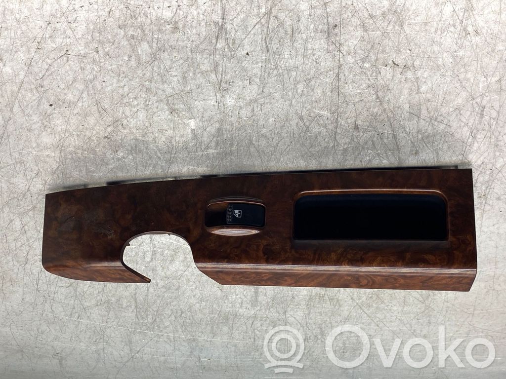 KIA Sorento Front door window switch trim 