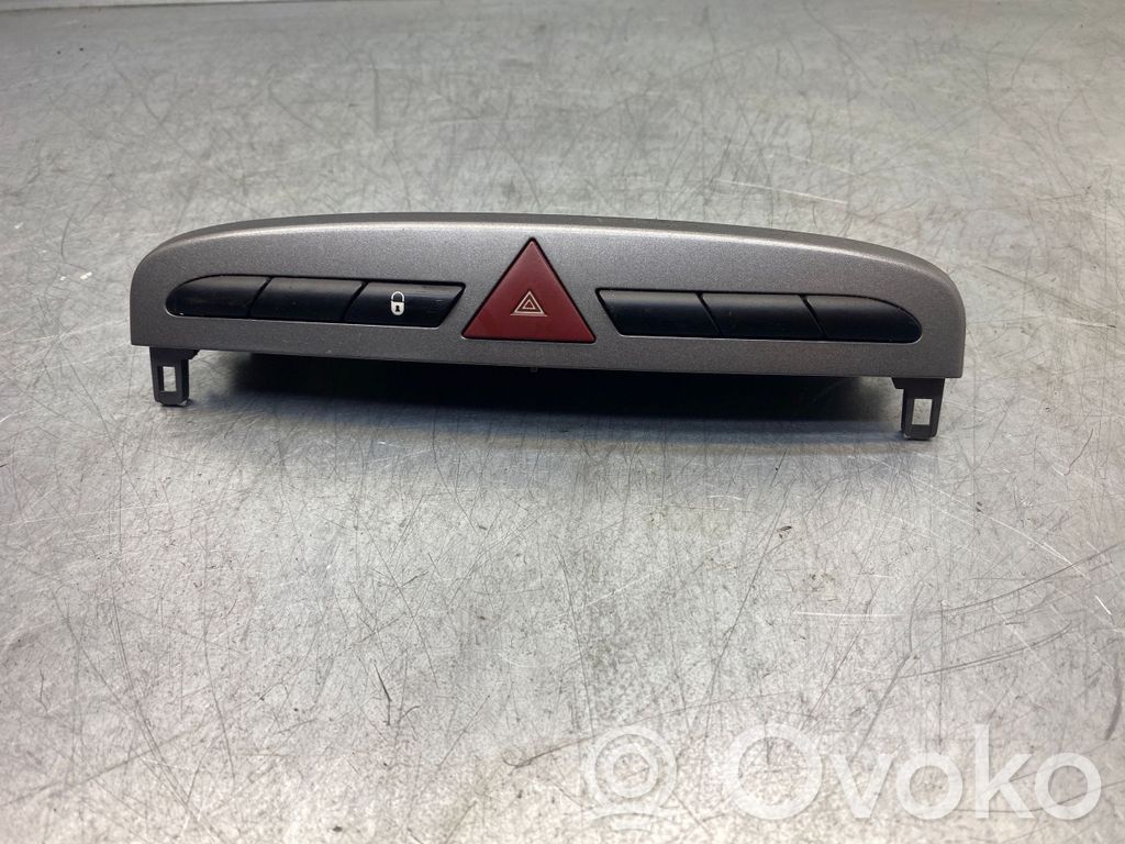 Peugeot 308 Citu veidu slēdži / pogas / pārslēdzēji 