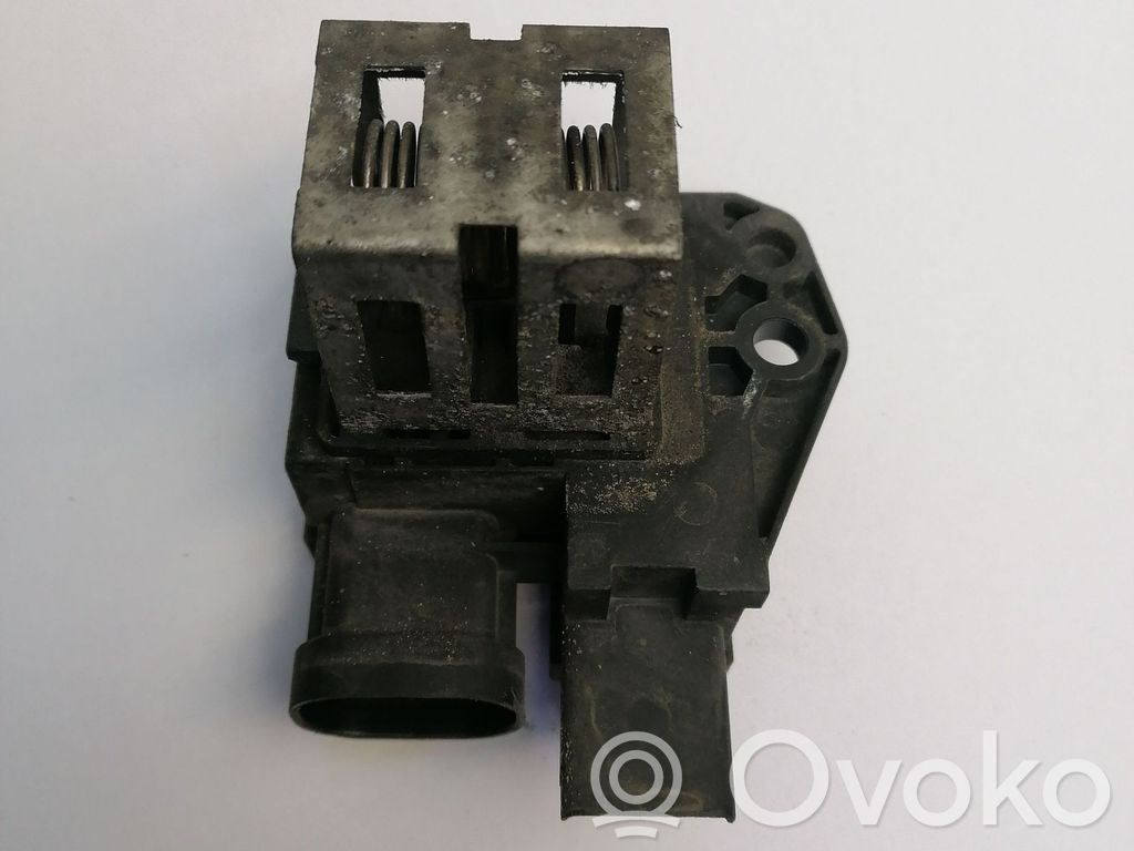 Peugeot 207 Coolant fan relay 