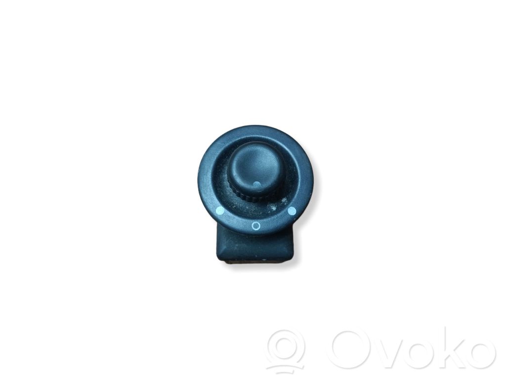 Renault Clio III Wing mirror switch 