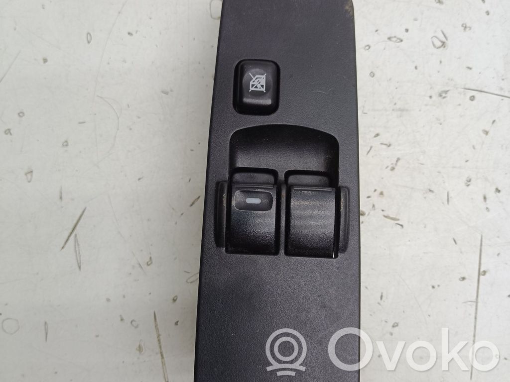 Mitsubishi Colt Electric window control switch 