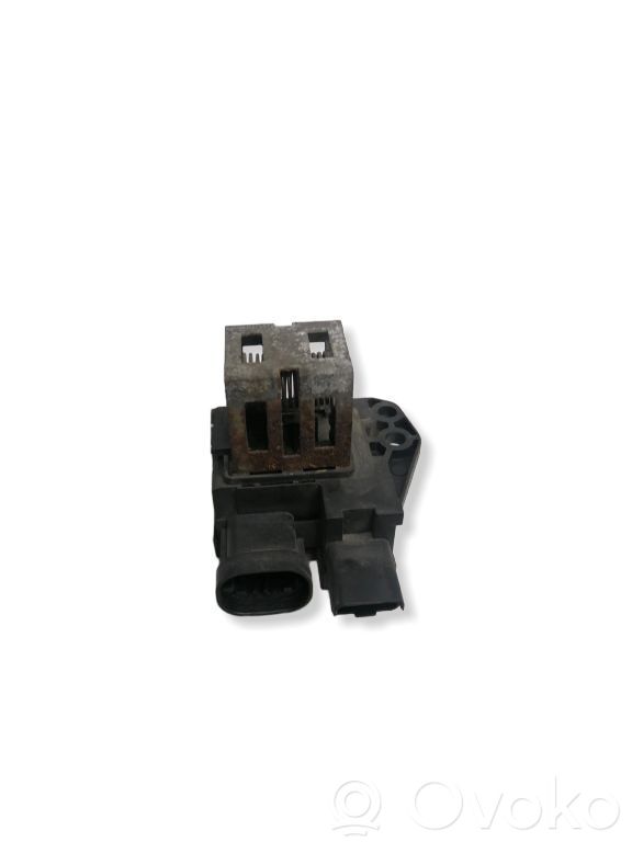 Peugeot 207 Coolant fan relay 