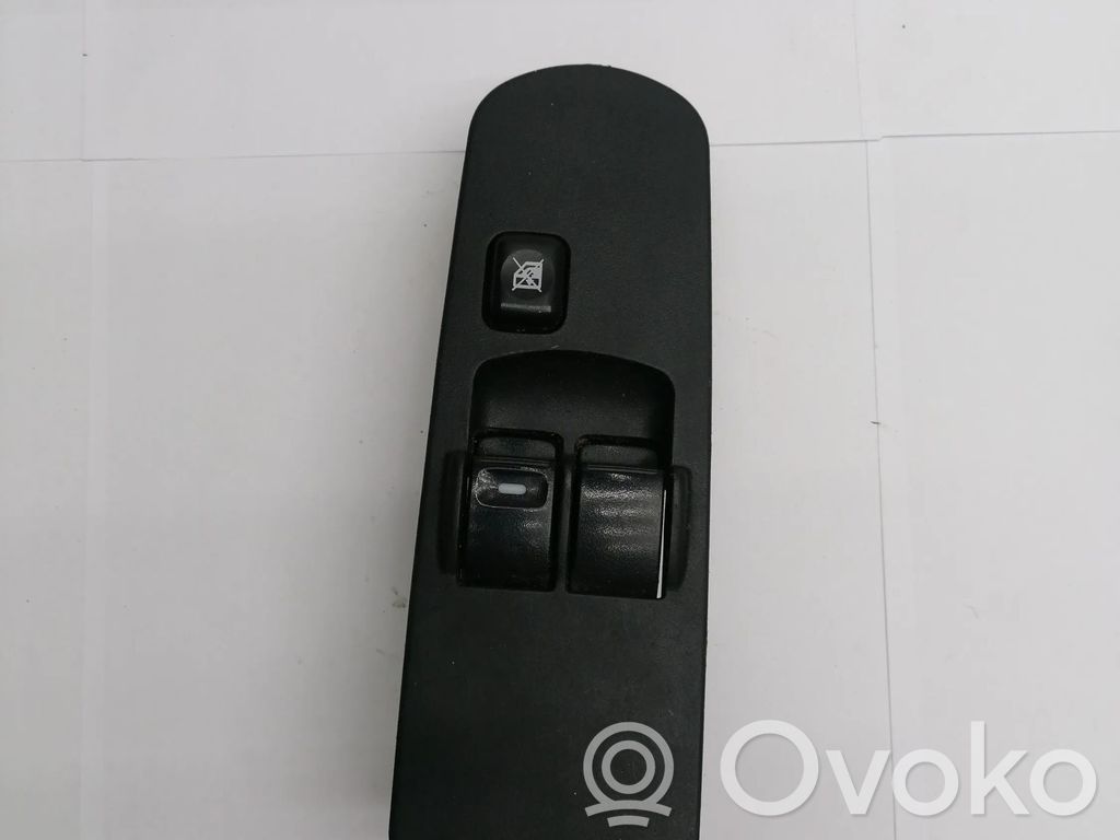 Mitsubishi Colt CZ3 Electric window control switch 