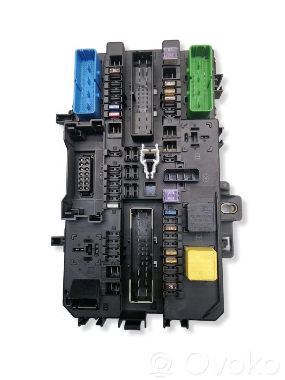 Opel Astra H Fuse module 