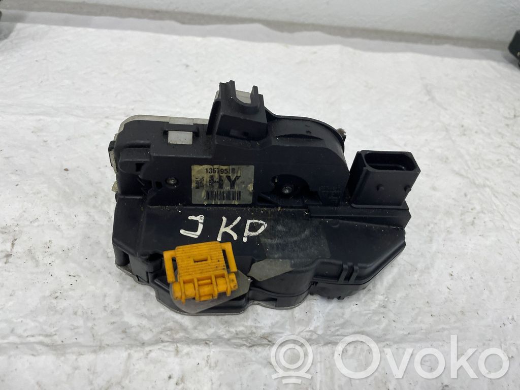 Opel Astra J Zamek drzwi przednich 