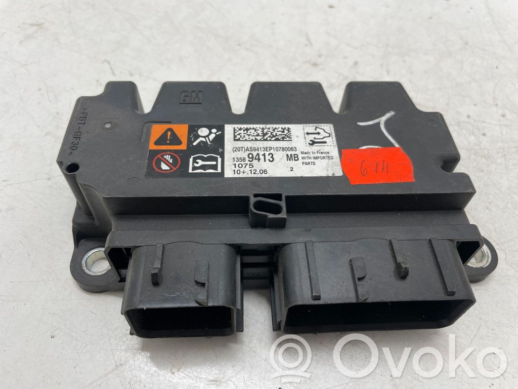 Opel Astra J Airbag control unit/module 