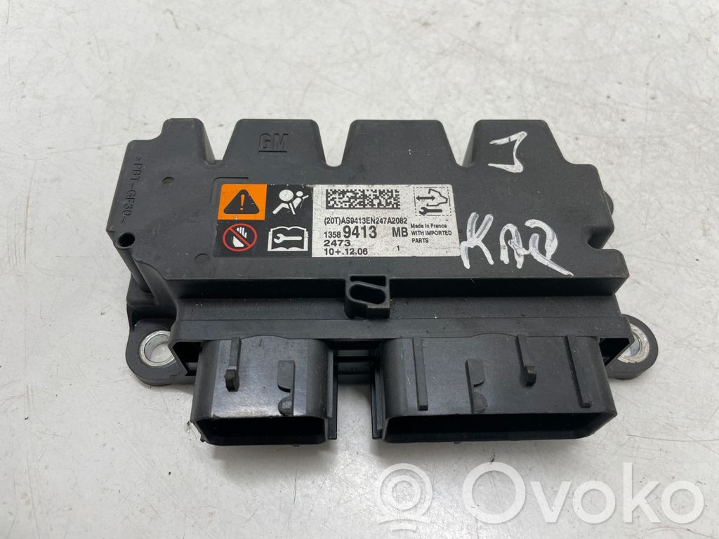 Opel Astra J Airbag control unit/module 