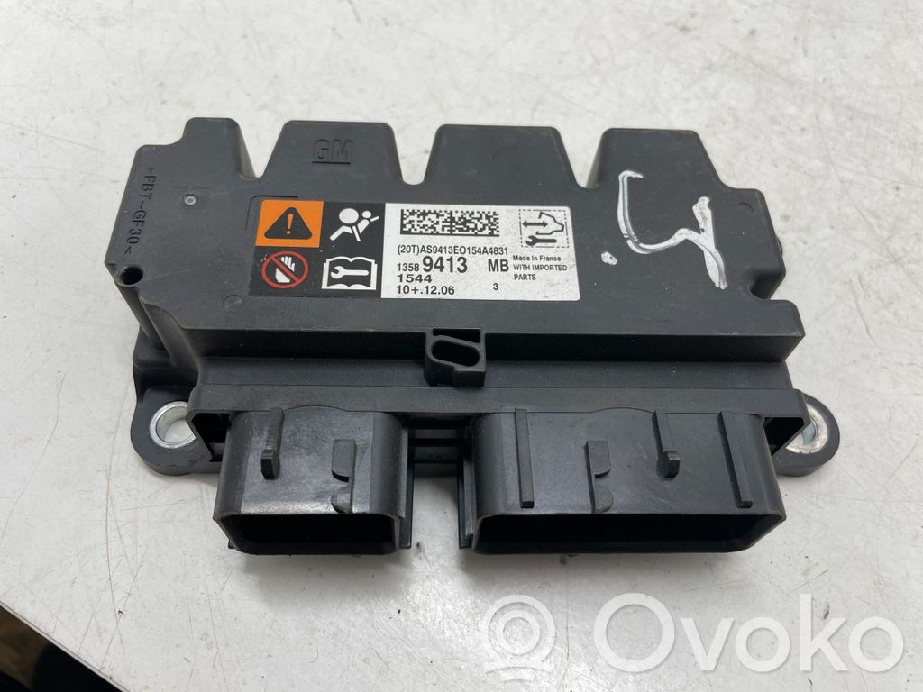 Opel Astra J Airbag control unit/module 