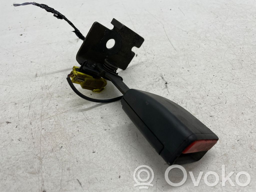 Volvo XC40 Hebilla del cinturón de seguridad trasero 