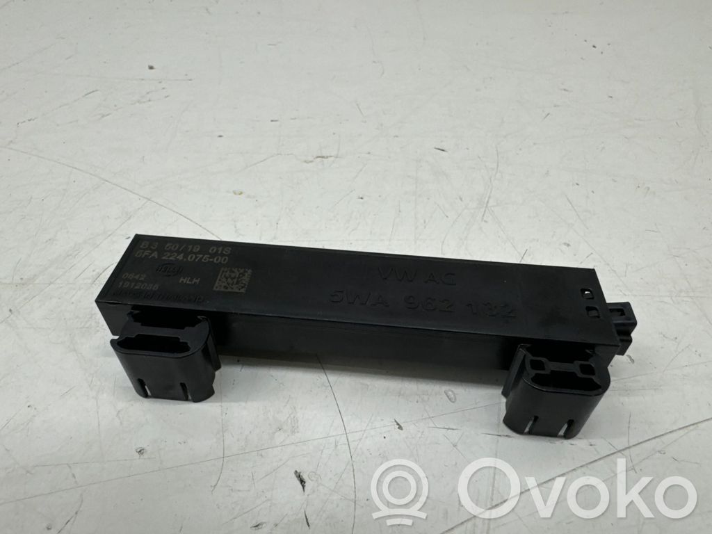 Volkswagen Golf VIII Interjero komforto antena 