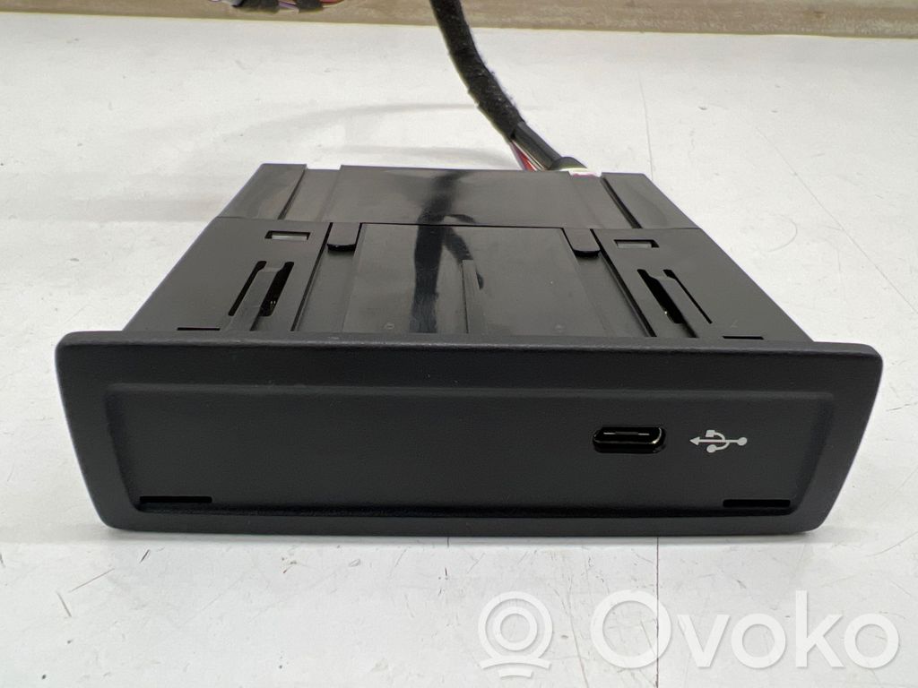 Gniazdo / Złącze USB   A1678201402,0125060,BW2036SW1806