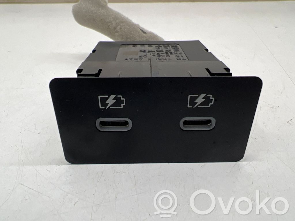 Nissan X-Trail T33 Enchufe conector USB 