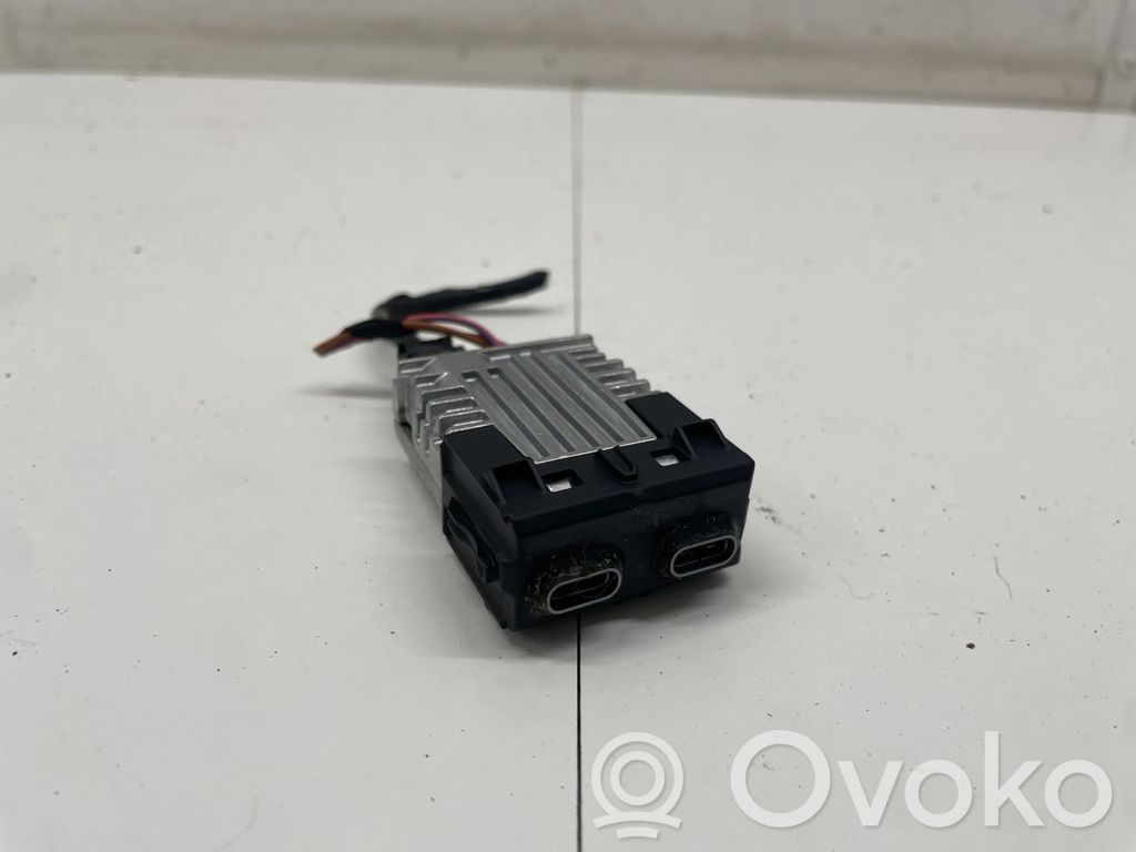 BMW iX USB socket connector 