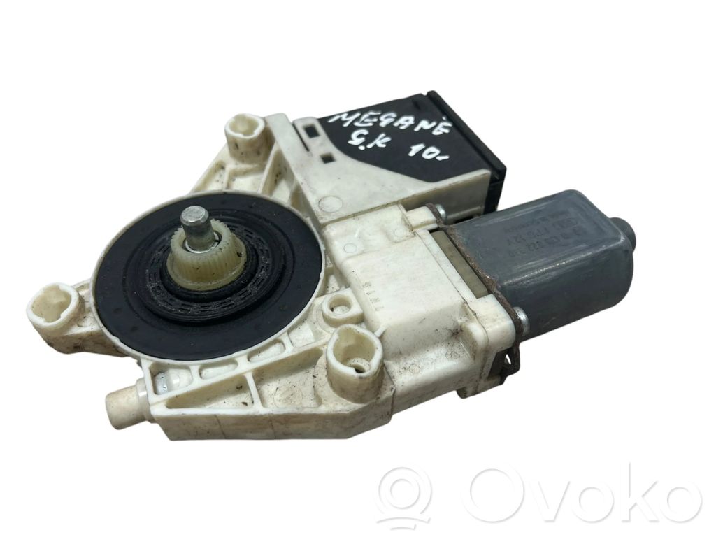 Renault Megane III Rear door window regulator motor 