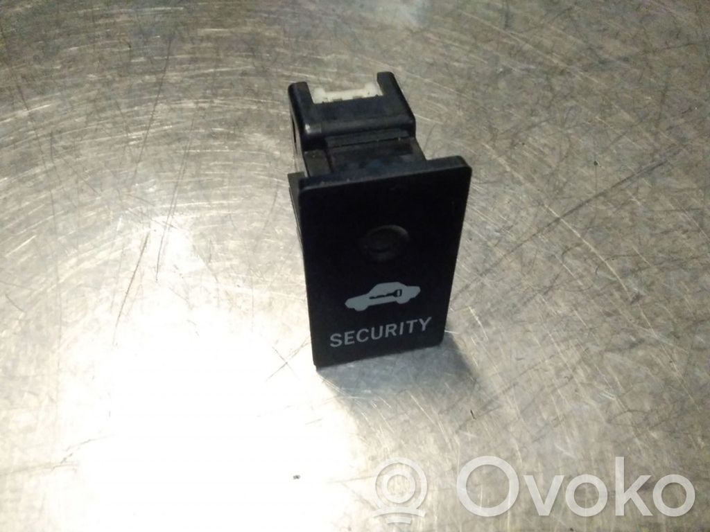 Toyota RAV 4 (XA20) Central locking switch button 