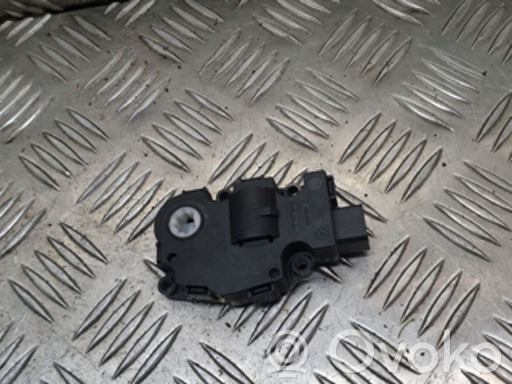 BMW 1 F20 F21 Oro kondicionieriaus oro srauto sklendės varikliukas 