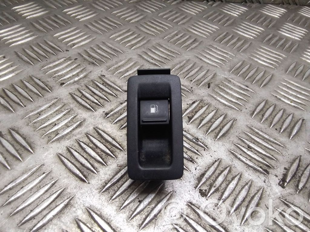 Volkswagen Touran I Fuel tank opening switch 