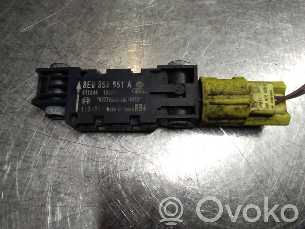 Audi A4 S4 B6 8E 8H Airbag deployment crash/impact sensor 
