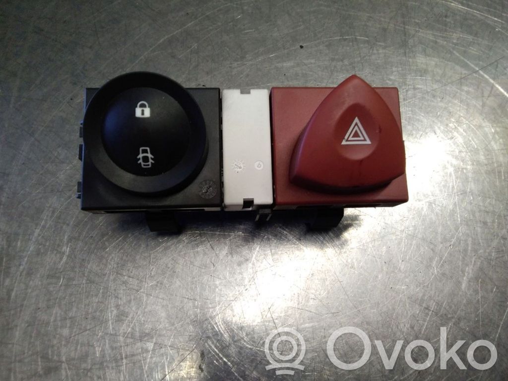 Renault Megane II Hazard light switch 