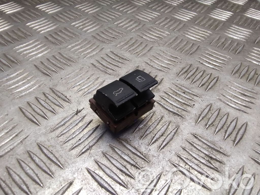 Volkswagen PASSAT B6 Fuel tank opening switch 