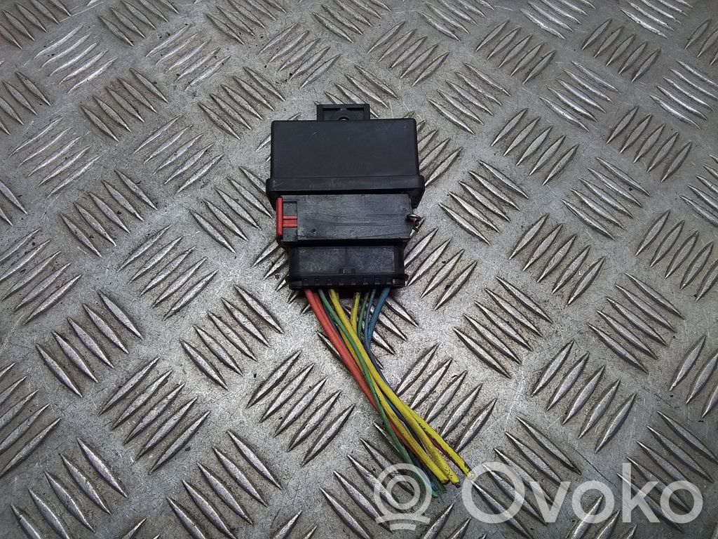 Peugeot 308 Fuel pump relay 