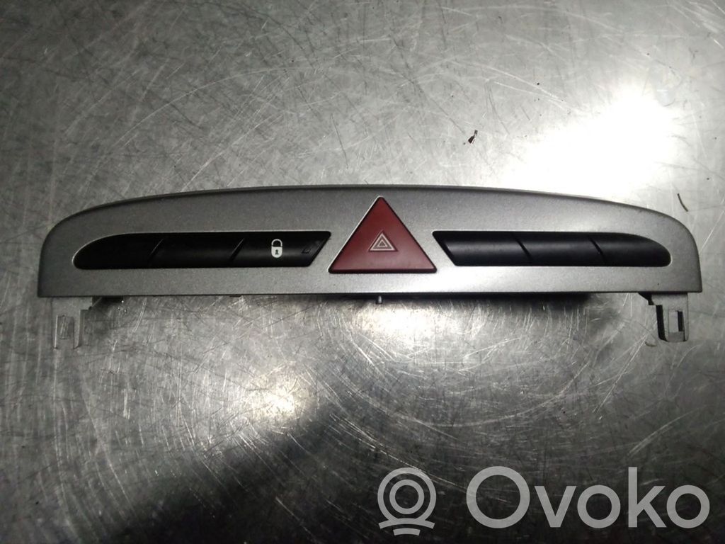 Peugeot 308 Citu veidu slēdži / pogas / pārslēdzēji 
