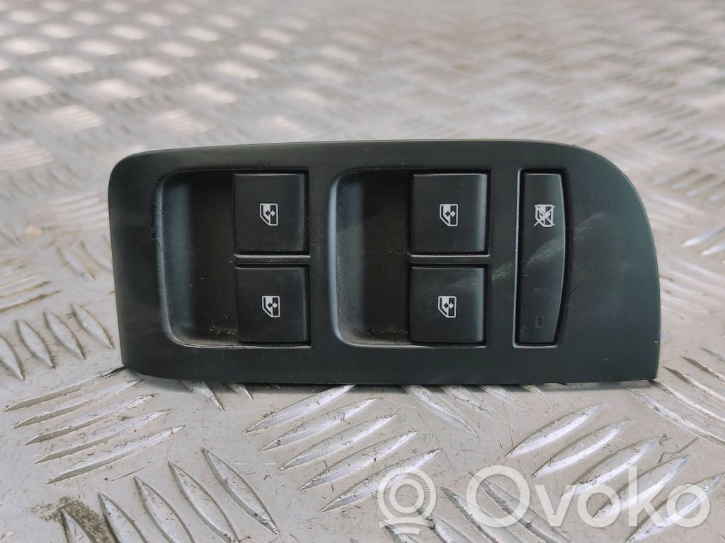 Opel Zafira C Electric window control switch 