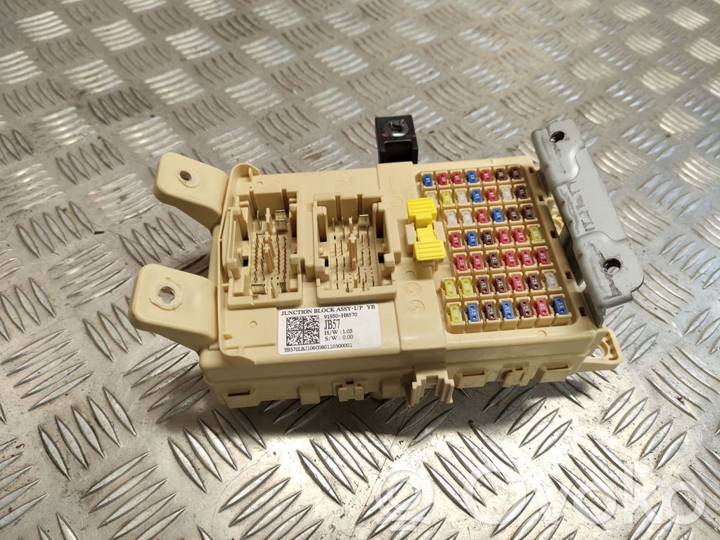 KIA Rio Fuse module 