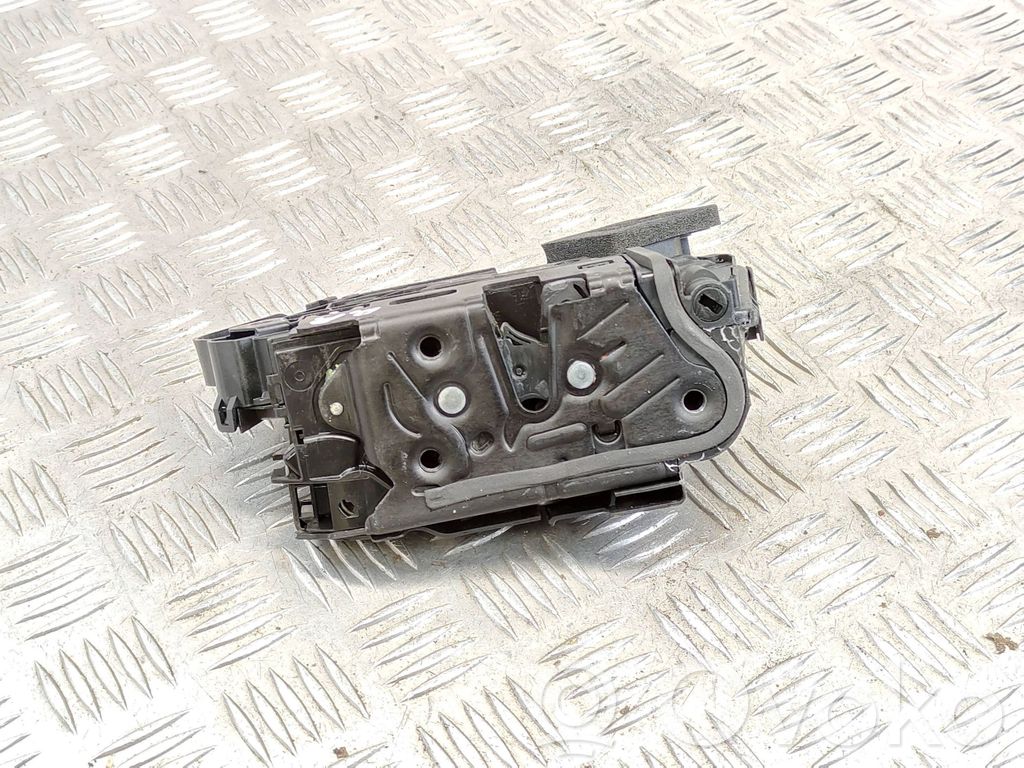 Volkswagen Polo VI Priekinė durų spyna 