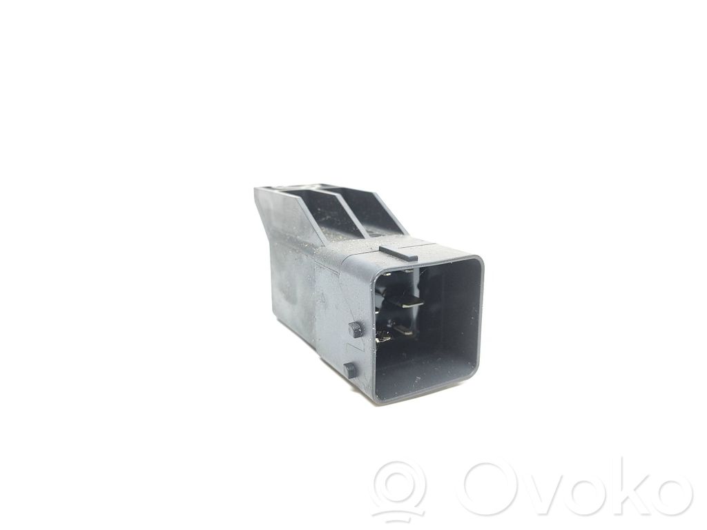 Peugeot 3008 II Glow plug pre-heat relay 