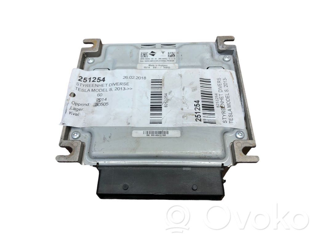 Tesla Model S Garso stiprintuvas 