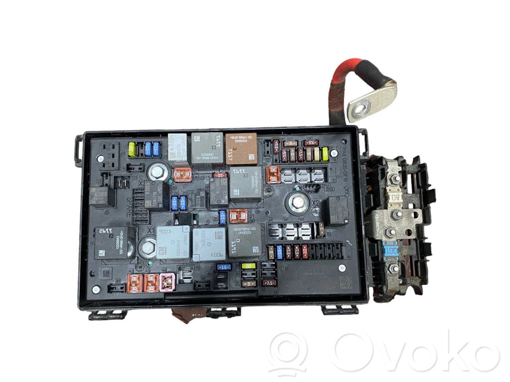 Opel Astra J Fuse module 